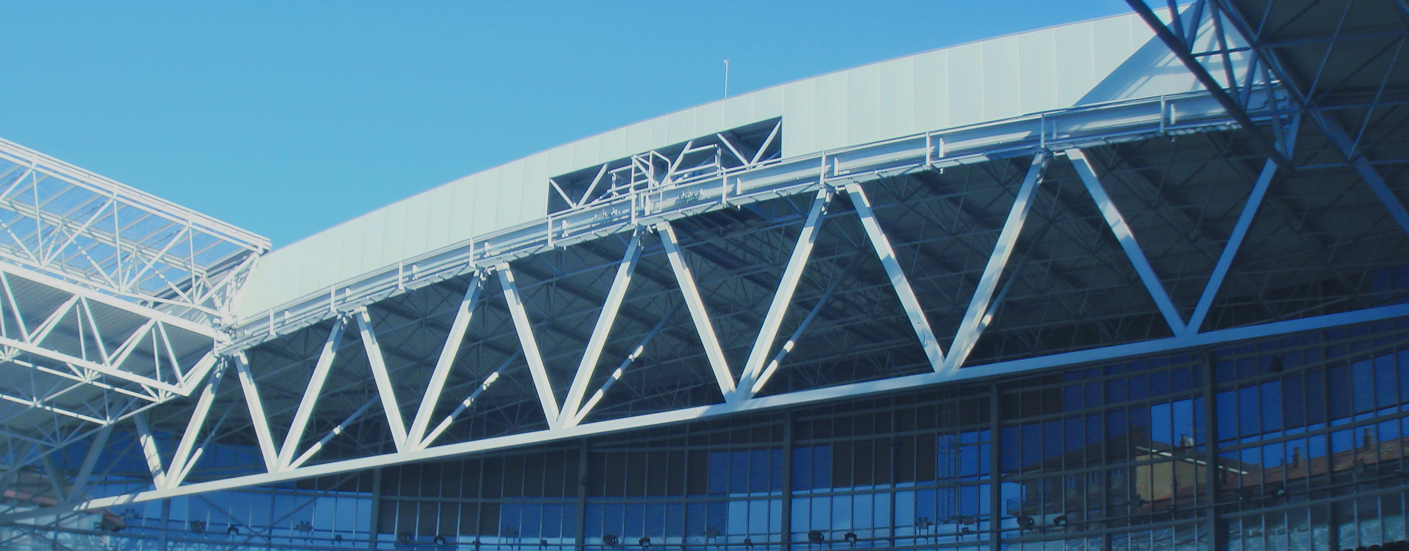 Foto del detalle de la estructura reticular de barras de acero de la plaza de toros de Vitoria.
