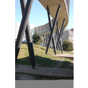 Soportes metálicos sujetando pasarela peatonal 2. (Campus Vigo).